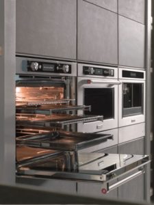KitchenAid Stainless Steel Kitchen Suite_Even-Heat True Convection